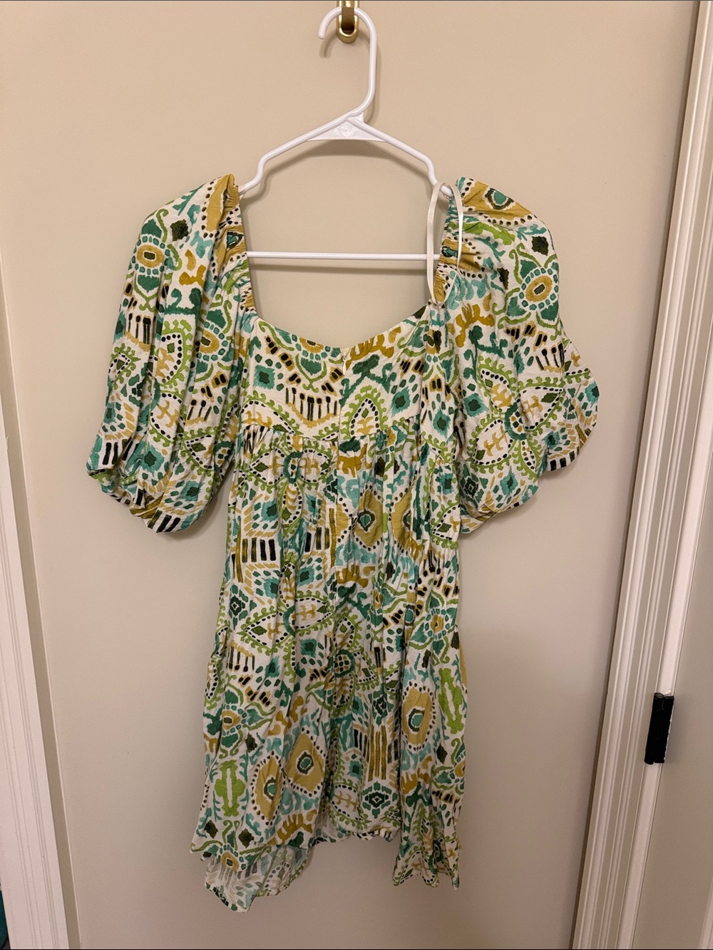 Vestique Green & Yellow Patterned Women’s Puff-Sleeve Dress - Picture 3 of 3